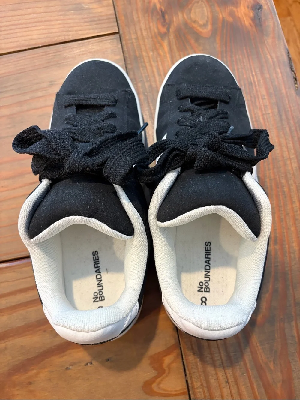 Women’s  Black and White Casual Sneakers - Classic Low-Top
